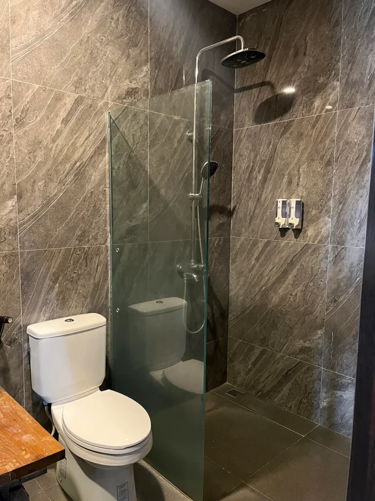 Ohana Suite Daisy Bathroom 1