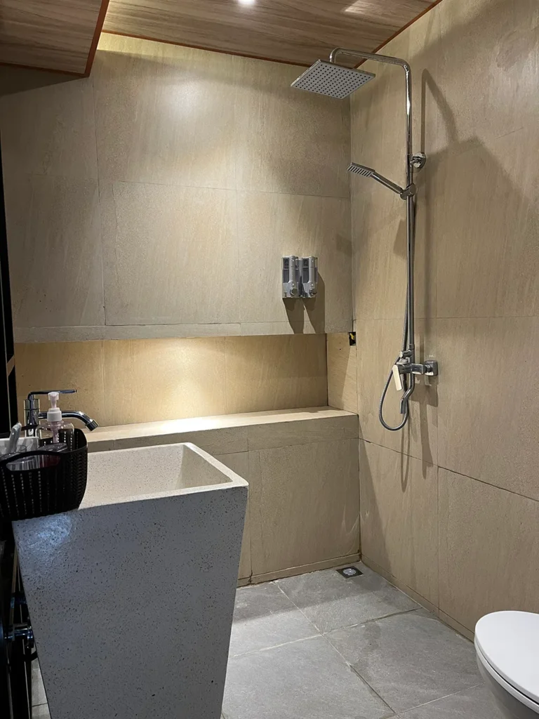 Ohana Suite Gloxinia Bathroom