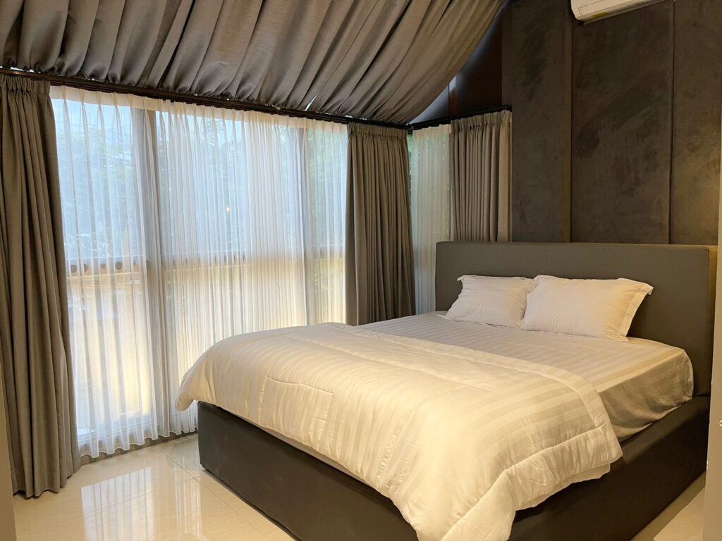 Ohana Suites 7 svg%3E